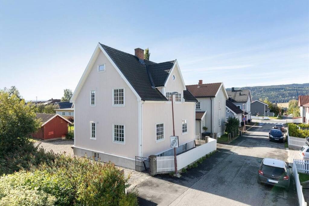 Apartament Lys Og Sentral Leilighet Med Terrasse Og Hage Lillehammer Zewnętrze zdjęcie